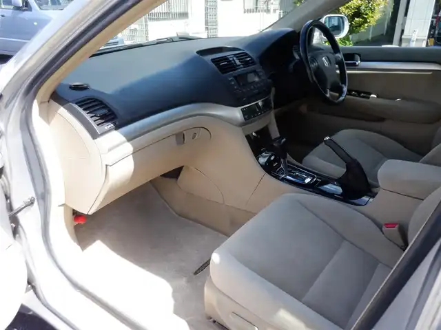 ホンダ インスパイア 30TL 静岡県 2003(平15)年 6.6万km サテンシルバーメタリック 走行65865キロ（登録時）/カードキー/前席パワーシート/純正CDオーディオ/HIDヘッドライト/フォグランプ/純正16インチアルミ/クルーズコントロール/純正フロアマット/純正ドアバイザー/スペアキー/オートエアコン/取説あり