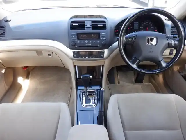 ホンダ インスパイア 30TL 静岡県 2003(平15)年 6.6万km サテンシルバーメタリック 走行65865キロ（登録時）/カードキー/前席パワーシート/純正CDオーディオ/HIDヘッドライト/フォグランプ/純正16インチアルミ/クルーズコントロール/純正フロアマット/純正ドアバイザー/スペアキー/オートエアコン/取説あり