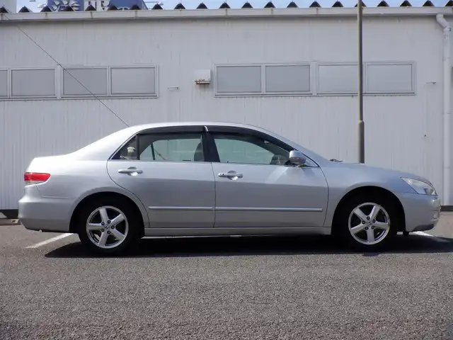 ホンダ インスパイア 30TL 静岡県 2003(平15)年 6.6万km サテンシルバーメタリック 走行65865キロ（登録時）/カードキー/前席パワーシート/純正CDオーディオ/HIDヘッドライト/フォグランプ/純正16インチアルミ/クルーズコントロール/純正フロアマット/純正ドアバイザー/スペアキー/オートエアコン/取説あり