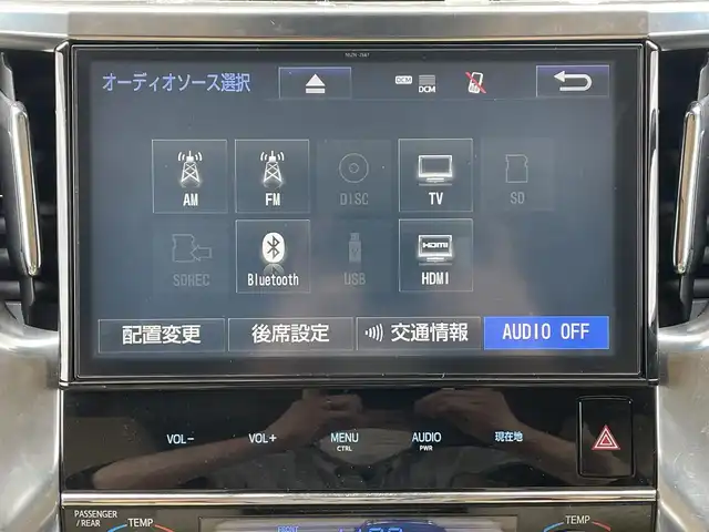 トヨタ ヴェルファイア ハイブリット X 道央・札幌 2018(平30)年 6.6万km ブラック ・４WD/・衝突軽減ブレーキ/・寒冷地仕様/・両側パワースライドドア/・サンルーフ/・純正ナビ/　CD＆DVD＆BT＆TV/・バックカメラ/・フリップダウンモニター/・コーナーセンサー/・レーンキープアシスト/・レーダークルーズコントロール/・AC１００V /・ワイパー熱線/・オートエアコン/・オートライト/・オートリトラミラー/・ステアリングスイッチ/・ハンズフリー/・プッシュスタート/・スマートキー/・リアヒッチメンバー/・ビルトインETC/・LEDヘッドライト/・MT付きAT/・純正フロアマット/・ドアバイザー/・ウィンカーミラー/・フォグライト/・スペアキー