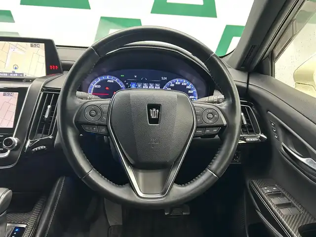 トヨタ クラウン ハイブリッド RS アドバンス 鹿児島県 2018(平30)年 5.2万km パール 禁煙車/ムーンルーフ/純正ナビ/（AM・FM/CD・DVD/フルセグ/BT/USB/MSV/AUX）/パノラミックビューモニター/デジタルインナーミラー/ビルトインETC2.0/純正ドラレコ/室内ドラレコ/テレビキャンセラー/トヨタセーフティセンス/・プリクラッシュセーフティ/・オートマチックハイビーム/・ロードサインアシスト/・先行車発進告知機能/・レーントレーシングアシスト/・レーダークルーズコントロール/インテリジェントクリアランスソナー/リアクロストラフィックアラート/パーキングサポートブレーキ/ブラインドスポットモニター/リヤカメラディテクション/純正ドアバイザー/純正フロアマット/純正18インチAW/メモリシート/電格ミラー/革巻きステアリング/ステアリングリモコン/電動パーキング/プッシュスタート/スマートキー