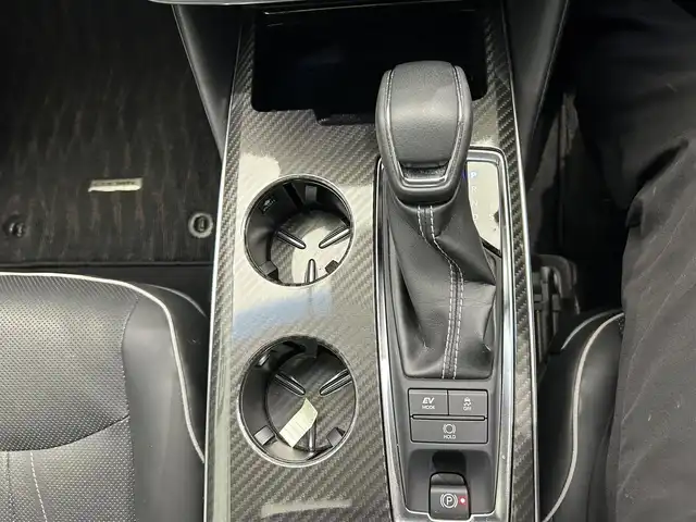 トヨタ クラウン ハイブリッド RS アドバンス 鹿児島県 2018(平30)年 5.2万km パール 禁煙車/ムーンルーフ/純正ナビ/（AM・FM/CD・DVD/フルセグ/BT/USB/MSV/AUX）/パノラミックビューモニター/デジタルインナーミラー/ビルトインETC2.0/純正ドラレコ/室内ドラレコ/テレビキャンセラー/トヨタセーフティセンス/・プリクラッシュセーフティ/・オートマチックハイビーム/・ロードサインアシスト/・先行車発進告知機能/・レーントレーシングアシスト/・レーダークルーズコントロール/インテリジェントクリアランスソナー/リアクロストラフィックアラート/パーキングサポートブレーキ/ブラインドスポットモニター/リヤカメラディテクション/純正ドアバイザー/純正フロアマット/純正18インチAW/メモリシート/電格ミラー/革巻きステアリング/ステアリングリモコン/電動パーキング/プッシュスタート/スマートキー