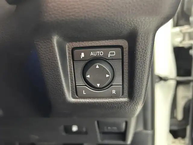トヨタ クラウン ハイブリッド RS アドバンス 鹿児島県 2018(平30)年 5.2万km パール 禁煙車/ムーンルーフ/純正ナビ/（AM・FM/CD・DVD/フルセグ/BT/USB/MSV/AUX）/パノラミックビューモニター/デジタルインナーミラー/ビルトインETC2.0/純正ドラレコ/室内ドラレコ/テレビキャンセラー/トヨタセーフティセンス/・プリクラッシュセーフティ/・オートマチックハイビーム/・ロードサインアシスト/・先行車発進告知機能/・レーントレーシングアシスト/・レーダークルーズコントロール/インテリジェントクリアランスソナー/リアクロストラフィックアラート/パーキングサポートブレーキ/ブラインドスポットモニター/リヤカメラディテクション/純正ドアバイザー/純正フロアマット/純正18インチAW/メモリシート/電格ミラー/革巻きステアリング/ステアリングリモコン/電動パーキング/プッシュスタート/スマートキー