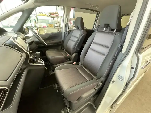 日産 セレナ ハイウェイスター 千葉県 2016(平28)年 8.5万km ブリリアントホワイトパール 2トーン ワンオーナー/セーフティパックB/・プロパイロット/・視線逸脱防止システム/・アラウンドビューモニター/・踏み間違い防止アシスト/・フロント/バックソナー/・オートブレーキホールド/純正9インチメモリナビ/・フルセグTV/BT/DVD/AUX/ラジオ/両側ハンズフリーパワースライドドア【OP】/純正16インチアルミホイール【OP】/LEDヘッドランプ【OP】/レーダークルーズコントロール/ETC/純正フロアマット/取扱説明書/保証書/スペアキー