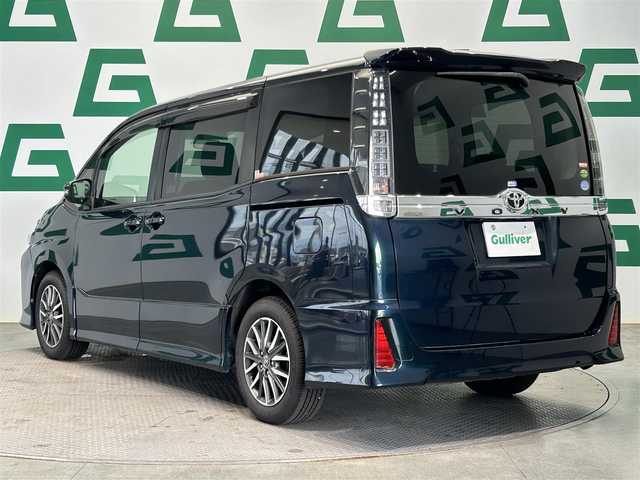 トヨタ ヴォクシー ZS 鹿児島県 2014(平26)年 7.5万km ブラッキッシュアゲハガラスフレーク ワンオーナー/片側パワースライドドア/アイドリングストップ/純正7インチSDナビ【NSCP-W62】/（CD/DVD/ワンセグ/Bluetooth/SD）/ビルトインETC/バックカメラ/革巻きステアリング/ステアリングリモコン/純正LEDヘッドライト/フロントフォグランプ/オートライト/スペアタイヤ1本/純正フロアマット/純正ドアバイザー/純正16インチアルミ/保証書&取扱説明書