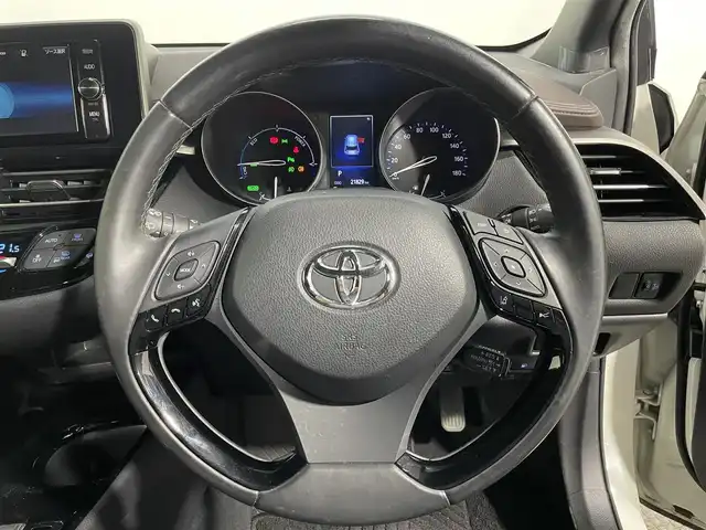 トヨタ Ｃ－ＨＲ G 大阪府 2017(平29)年 2.2万km ホワイトパールクリスタルシャイン TRDエアロ 黒革シート 純正ナビ(フルセグ/DVD再生/Bluetooth) 衝突軽減 レーダークルコン クリアランスソナー BSM レーンアシスト オートハイビーム シートヒーター