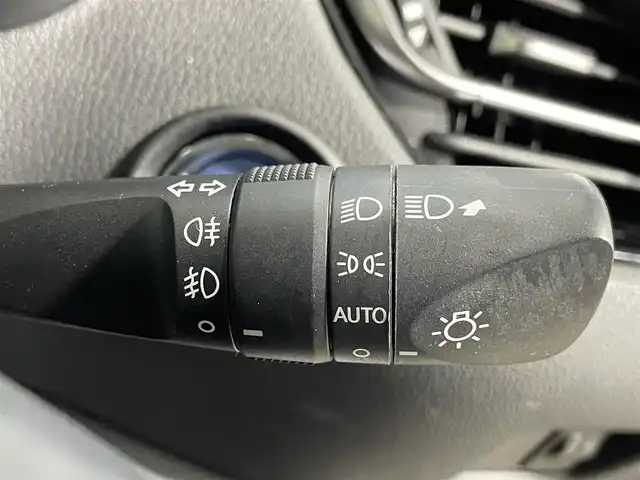トヨタ Ｃ－ＨＲ G 大阪府 2017(平29)年 2.2万km ホワイトパールクリスタルシャイン TRDエアロ 黒革シート 純正ナビ(フルセグ/DVD再生/Bluetooth) 衝突軽減 レーダークルコン クリアランスソナー BSM レーンアシスト オートハイビーム シートヒーター