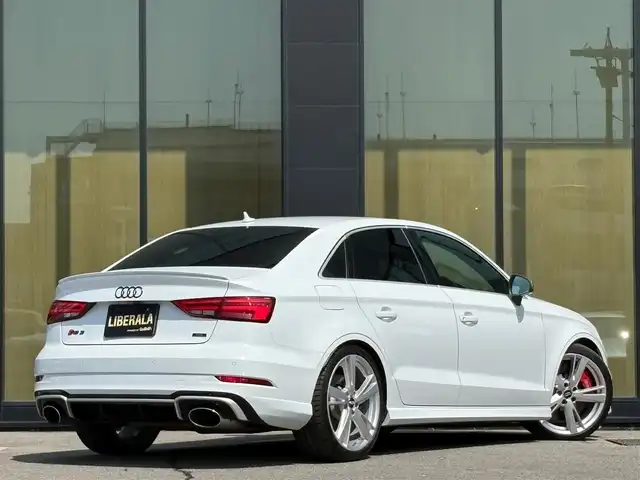 アウディ ＲＳ３ 石川県 2018(平30)年 4.5万km 白 4WD/衝突軽減ブレーキ/アウディプレセンス/アダプティブクルーズコントロール/純正ナビ/バックカメラ/フルセグTV/Bluetooth/CD/USB/AUX/バング＆オルフセンサウンド/電動格納ミラー/サイドアシスト/クリアランスソナー/オートライト/オートマチックハイビーム/黒レザーシート/シートヒーター/コンビステアリング/パドルシフト/ETC