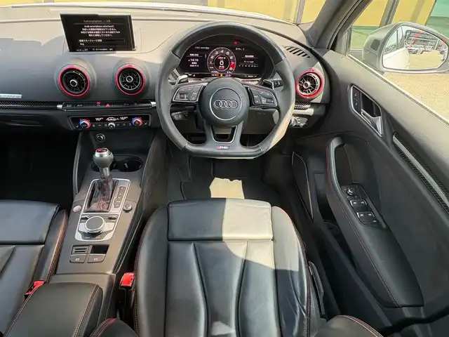 アウディ ＲＳ３ 石川県 2018(平30)年 4.5万km 白 4WD/衝突軽減ブレーキ/アウディプレセンス/アダプティブクルーズコントロール/純正ナビ/バックカメラ/フルセグTV/Bluetooth/CD/USB/AUX/バング＆オルフセンサウンド/電動格納ミラー/サイドアシスト/クリアランスソナー/オートライト/オートマチックハイビーム/黒レザーシート/シートヒーター/コンビステアリング/パドルシフト/ETC