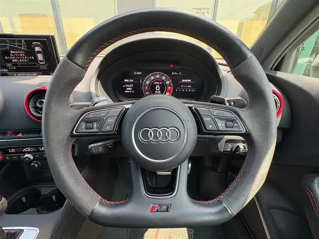 アウディ ＲＳ３ 石川県 2018(平30)年 4.5万km 白 4WD/衝突軽減ブレーキ/アウディプレセンス/アダプティブクルーズコントロール/純正ナビ/バックカメラ/フルセグTV/Bluetooth/CD/USB/AUX/バング＆オルフセンサウンド/電動格納ミラー/サイドアシスト/クリアランスソナー/オートライト/オートマチックハイビーム/黒レザーシート/シートヒーター/コンビステアリング/パドルシフト/ETC
