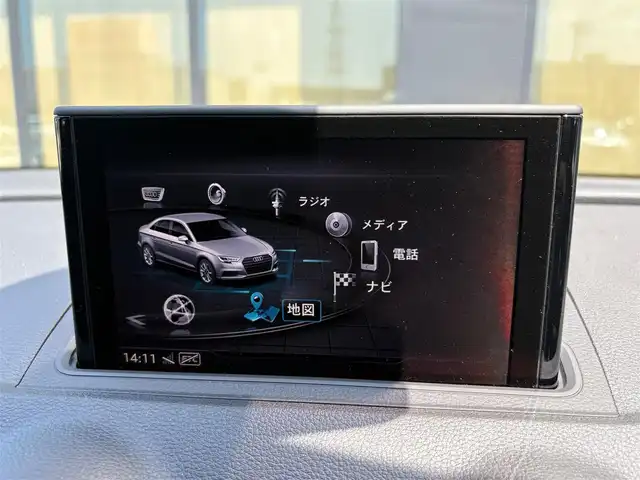 アウディ ＲＳ３ 石川県 2018(平30)年 4.5万km 白 4WD/衝突軽減ブレーキ/アウディプレセンス/アダプティブクルーズコントロール/純正ナビ/バックカメラ/フルセグTV/Bluetooth/CD/USB/AUX/バング＆オルフセンサウンド/電動格納ミラー/サイドアシスト/クリアランスソナー/オートライト/オートマチックハイビーム/黒レザーシート/シートヒーター/コンビステアリング/パドルシフト/ETC