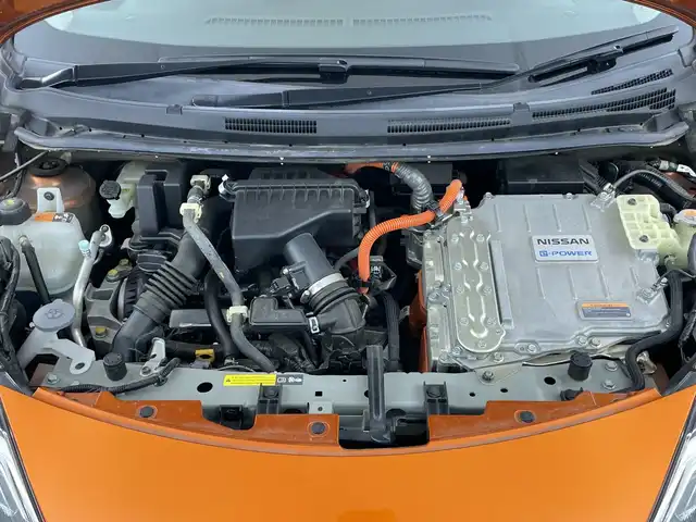 日産 ノート e－パワー X Vセレクション 愛知県 2020(令2)年 4.1万km オレンジ 禁煙車/純正7インチナビ/（AM/FM/ワンセグTV/SD/CD）/全方位カメラ/デジタルインナーミラー/エマージェンシーブレーキ/レーンキープアシスト/オートマチックハイビーム/クリアランスソナー/スマートキー/スペアキー有/17インチアルミホイール/LEDヘッドライト/純正フロアマット/横滑り防止装置/プッシュスタート