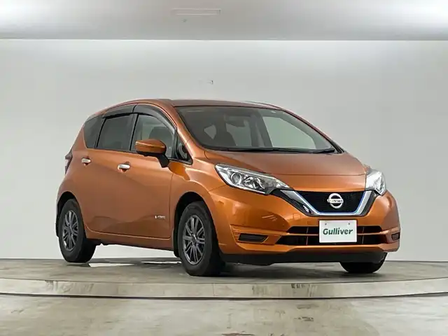 日産 ノート e－パワー X Vセレクション 愛知県 2020(令2)年 4.1万km オレンジ 禁煙車/純正7インチナビ/（AM/FM/ワンセグTV/SD/CD）/全方位カメラ/デジタルインナーミラー/エマージェンシーブレーキ/レーンキープアシスト/オートマチックハイビーム/クリアランスソナー/スマートキー/スペアキー有/17インチアルミホイール/LEDヘッドライト/純正フロアマット/横滑り防止装置/プッシュスタート