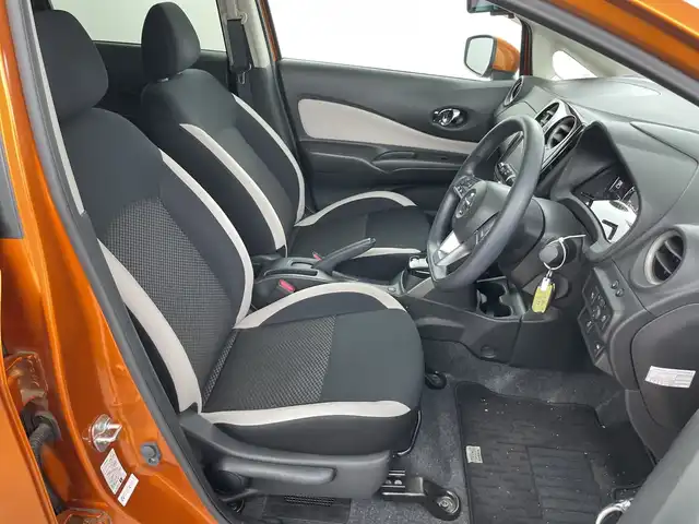 日産 ノート e－パワー X Vセレクション 愛知県 2020(令2)年 4.1万km オレンジ 禁煙車/純正7インチナビ/（AM/FM/ワンセグTV/SD/CD）/全方位カメラ/デジタルインナーミラー/エマージェンシーブレーキ/レーンキープアシスト/オートマチックハイビーム/クリアランスソナー/スマートキー/スペアキー有/17インチアルミホイール/LEDヘッドライト/純正フロアマット/横滑り防止装置/プッシュスタート