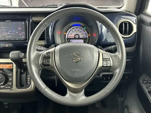 スズキ ハスラー Jスタイル Ⅲ ターボ 愛知県 2018(平30)年 6.7万km ブレイブカーキパール/スチールシルバー 社外7インチナビ/・フルセグTV/・音楽録音/・Bluetooth/・バックカメラ/・DVD再生/ビルトインETC/ドライブレコーダー/デュアルカメラブレーキサポート/・誤発進抑制/車線逸脱警報/ふらつき警報/先行車発進お知らせ/アイドリングストップ/Sエネチャージ/クルーズコントロール/HIDヘッドランプ/オートライト/スチールシルバールーフレール/6本スポーク純正15インチアルミホイール/革巻きステアリング/ナノイー付きオートエアコン/ブラウン合皮/ネイビーファブリックコンビシート/前席シートヒーター/スマートキー
