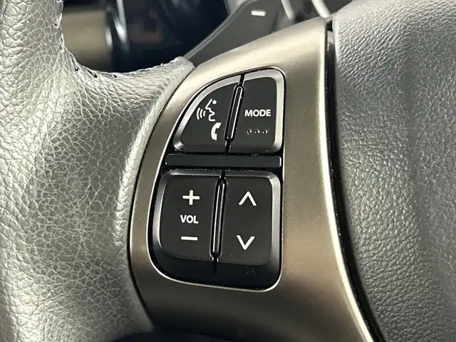スズキ ハスラー Jスタイル Ⅲ ターボ 愛知県 2018(平30)年 6.7万km ブレイブカーキパール/スチールシルバー 社外7インチナビ/・フルセグTV/・音楽録音/・Bluetooth/・バックカメラ/・DVD再生/ビルトインETC/ドライブレコーダー/デュアルカメラブレーキサポート/・誤発進抑制/車線逸脱警報/ふらつき警報/先行車発進お知らせ/アイドリングストップ/Sエネチャージ/クルーズコントロール/HIDヘッドランプ/オートライト/スチールシルバールーフレール/6本スポーク純正15インチアルミホイール/革巻きステアリング/ナノイー付きオートエアコン/ブラウン合皮/ネイビーファブリックコンビシート/前席シートヒーター/スマートキー