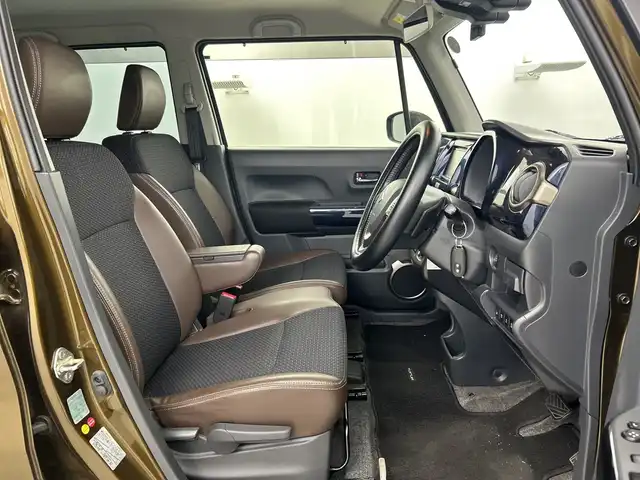 スズキ ハスラー Jスタイル Ⅲ ターボ 愛知県 2018(平30)年 6.7万km ブレイブカーキパール/スチールシルバー 社外7インチナビ/・フルセグTV/・音楽録音/・Bluetooth/・バックカメラ/・DVD再生/ビルトインETC/ドライブレコーダー/デュアルカメラブレーキサポート/・誤発進抑制/車線逸脱警報/ふらつき警報/先行車発進お知らせ/アイドリングストップ/Sエネチャージ/クルーズコントロール/HIDヘッドランプ/オートライト/スチールシルバールーフレール/6本スポーク純正15インチアルミホイール/革巻きステアリング/ナノイー付きオートエアコン/ブラウン合皮/ネイビーファブリックコンビシート/前席シートヒーター/スマートキー