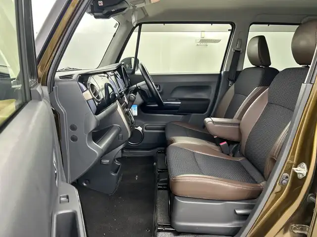 スズキ ハスラー Jスタイル Ⅲ ターボ 愛知県 2018(平30)年 6.7万km ブレイブカーキパール/スチールシルバー 社外7インチナビ/・フルセグTV/・音楽録音/・Bluetooth/・バックカメラ/・DVD再生/ビルトインETC/ドライブレコーダー/デュアルカメラブレーキサポート/・誤発進抑制/車線逸脱警報/ふらつき警報/先行車発進お知らせ/アイドリングストップ/Sエネチャージ/クルーズコントロール/HIDヘッドランプ/オートライト/スチールシルバールーフレール/6本スポーク純正15インチアルミホイール/革巻きステアリング/ナノイー付きオートエアコン/ブラウン合皮/ネイビーファブリックコンビシート/前席シートヒーター/スマートキー