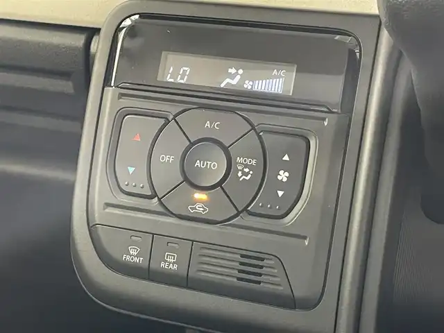 スズキ スペーシア HYBRID X 滋賀県 2024(令6)年 0.8万km モスグレーメタリック 純正9インチナビ/【CD.DVD.Bluetooth.フルセグTV】/全方位カメラ/衝突軽減ブレーキ/前席シートヒーター/両側パワースライドドア/レザー調シートカバー/コーナーセンサー/LEDヘッドライト/オートライト/アイドリングストップ/オットマン/スマートキー