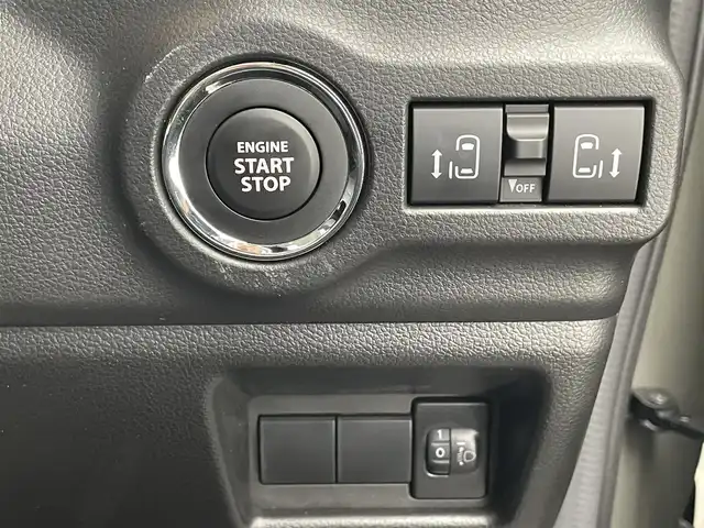 スズキ スペーシア HYBRID X 滋賀県 2024(令6)年 0.8万km モスグレーメタリック 純正9インチナビ/【CD.DVD.Bluetooth.フルセグTV】/全方位カメラ/衝突軽減ブレーキ/前席シートヒーター/両側パワースライドドア/レザー調シートカバー/コーナーセンサー/LEDヘッドライト/オートライト/アイドリングストップ/オットマン/スマートキー