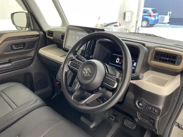 スズキ スペーシア HYBRID X 滋賀県 2024(令6)年 0.8万km モスグレーメタリック 純正9インチナビ/【CD.DVD.Bluetooth.フルセグTV】/全方位カメラ/衝突軽減ブレーキ/前席シートヒーター/両側パワースライドドア/レザー調シートカバー/コーナーセンサー/LEDヘッドライト/オートライト/アイドリングストップ/オットマン/スマートキー