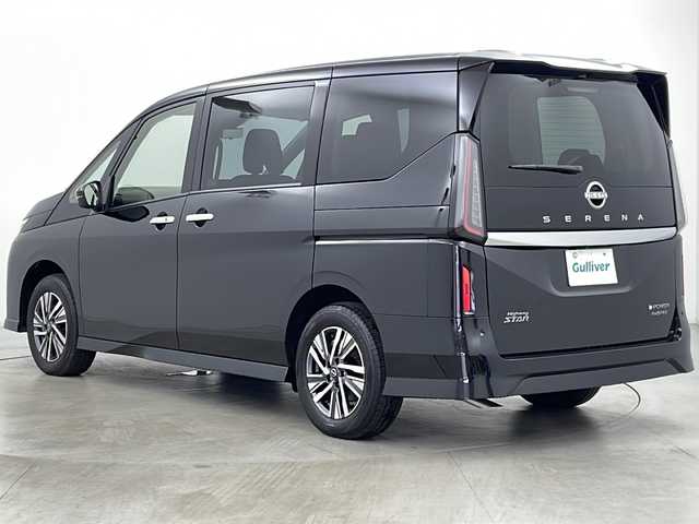 日産 セレナ e－4ORCE ハイウェイスターV 道央・札幌 2024(令6)年 0.1万km ダイヤモンドブラック ・4WD/・純正ディスプレイオーディオ&TV&BT&AppleCarplay&AndroidAuto/・両側パワースライドドア/・ハンズフリースライドドア/・インテリジェントアラウンドビューモニター/・プロパイロット/・エマージェンシーブレーキ/・ハンドル支援/・フロント&バックソナー/・シートヒーター（1列目/2列目）/・デジタルインナーミラー/・置くだけ充電/・AC100V/・純正フロアマット/・LEDヘッドライト/・オートライト/・オートマチックハイビーム/・スマートキー