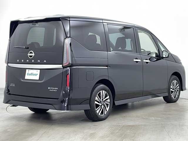 日産 セレナ e－4ORCE ハイウェイスターV 道央・札幌 2024(令6)年 0.1万km ダイヤモンドブラック ・4WD/・純正ディスプレイオーディオ&TV&BT&AppleCarplay&AndroidAuto/・両側パワースライドドア/・ハンズフリースライドドア/・インテリジェントアラウンドビューモニター/・プロパイロット/・エマージェンシーブレーキ/・ハンドル支援/・フロント&バックソナー/・シートヒーター（1列目/2列目）/・デジタルインナーミラー/・置くだけ充電/・AC100V/・純正フロアマット/・LEDヘッドライト/・オートライト/・オートマチックハイビーム/・スマートキー