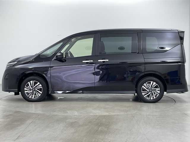 日産 セレナ e－4ORCE ハイウェイスターV 道央・札幌 2024(令6)年 0.1万km ダイヤモンドブラック ・4WD/・純正ディスプレイオーディオ&TV&BT&AppleCarplay&AndroidAuto/・両側パワースライドドア/・ハンズフリースライドドア/・インテリジェントアラウンドビューモニター/・プロパイロット/・エマージェンシーブレーキ/・ハンドル支援/・フロント&バックソナー/・シートヒーター（1列目/2列目）/・デジタルインナーミラー/・置くだけ充電/・AC100V/・純正フロアマット/・LEDヘッドライト/・オートライト/・オートマチックハイビーム/・スマートキー