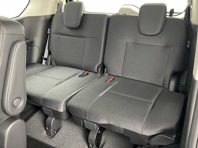 日産 セレナ e－4ORCE ハイウェイスターV 道央・札幌 2024(令6)年 0.1万km ダイヤモンドブラック ・4WD/・純正ディスプレイオーディオ&TV&BT&AppleCarplay&AndroidAuto/・両側パワースライドドア/・ハンズフリースライドドア/・インテリジェントアラウンドビューモニター/・プロパイロット/・エマージェンシーブレーキ/・ハンドル支援/・フロント&バックソナー/・シートヒーター（1列目/2列目）/・デジタルインナーミラー/・置くだけ充電/・AC100V/・純正フロアマット/・LEDヘッドライト/・オートライト/・オートマチックハイビーム/・スマートキー