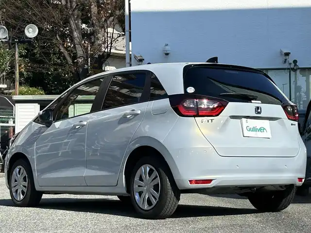 ホンダ フィット e:HEVホーム 大阪府 2023(令5)年 0.5万km グレー ワンオーナー/衝突軽減ブレーキ/純正9インチBTオーディオ/フルセグテレビ/全方位カメラ/ETC2.0/前後ドライブレコーダー/前席シートヒーター/電動パーキングブレーキ/オートホールド/クルーズコントロール/ステアリングスイッチ/プッシュスタートボタン/スマートキー/LEDヘッドライト/オートライト/純正フロアマット/スペアキー/色コード　NH902PX/保証書/取扱説明書/Ｂｌｕｅｔｏｏｔｈオーディオ取扱説明書