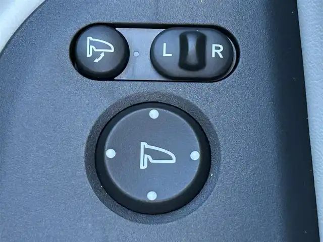 ホンダ フィット e:HEVホーム 大阪府 2023(令5)年 0.5万km グレー ワンオーナー/衝突軽減ブレーキ/純正9インチBTオーディオ/フルセグテレビ/全方位カメラ/ETC2.0/前後ドライブレコーダー/前席シートヒーター/電動パーキングブレーキ/オートホールド/クルーズコントロール/ステアリングスイッチ/プッシュスタートボタン/スマートキー/LEDヘッドライト/オートライト/純正フロアマット/スペアキー/色コード　NH902PX/保証書/取扱説明書/Ｂｌｕｅｔｏｏｔｈオーディオ取扱説明書