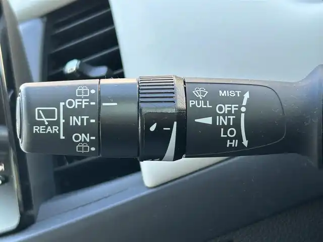 ホンダ フィット e:HEVホーム 大阪府 2023(令5)年 0.5万km グレー ワンオーナー/衝突軽減ブレーキ/純正9インチBTオーディオ/フルセグテレビ/全方位カメラ/ETC2.0/前後ドライブレコーダー/前席シートヒーター/電動パーキングブレーキ/オートホールド/クルーズコントロール/ステアリングスイッチ/プッシュスタートボタン/スマートキー/LEDヘッドライト/オートライト/純正フロアマット/スペアキー/色コード　NH902PX/保証書/取扱説明書/Ｂｌｕｅｔｏｏｔｈオーディオ取扱説明書