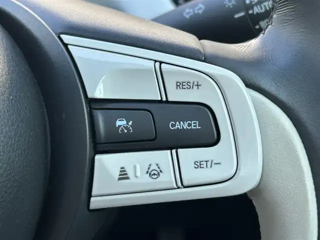 ホンダ フィット e:HEVホーム 大阪府 2023(令5)年 0.5万km グレー ワンオーナー/衝突軽減ブレーキ/純正9インチBTオーディオ/フルセグテレビ/全方位カメラ/ETC2.0/前後ドライブレコーダー/前席シートヒーター/電動パーキングブレーキ/オートホールド/クルーズコントロール/ステアリングスイッチ/プッシュスタートボタン/スマートキー/LEDヘッドライト/オートライト/純正フロアマット/スペアキー/色コード　NH902PX/保証書/取扱説明書/Ｂｌｕｅｔｏｏｔｈオーディオ取扱説明書