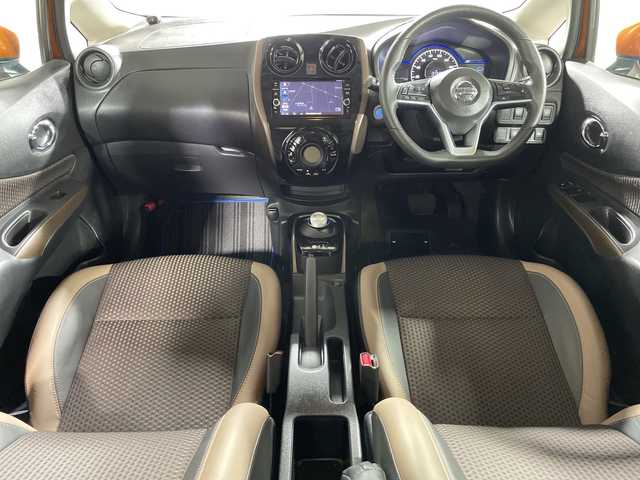 日産 ノート e－パワー メダリスト 神奈川県 2018(平30)年 3.4万km プレミアムコロナオレンジ エマージェンシーブレーキ/レーンキープアシスト/レーダークルーズコントロール/純正7型ナビ【MM518D-L】/・BT/フルセグTV/CD/DVD/SD/AUX/BD/アラウンドビューモニター/インテリジェントルームミラー/ETC/前後ドライブレコーダー/ECO/Sモード/革巻きステアリング/ステアリングスイッチ/Autoライト/ハーフレザーシート/LEDヘッドライト/フォグランプ/ソナー/電動格納ミラー/ウィンカーミラー/純正フロアマット/純正15インチアルミホイール/純正ドアバイザー