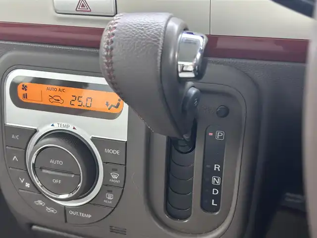 スズキ ラパン X 岡山県 2013(平25)年 7.4万km ミルクティーベージュメタリック メモリーナビ/【Bluetooth/フルセグTV/CD/DVD】/型番:CN-RE05D/スマートキー/プッシュスタート/ビルトインＥＴＣ/キセノンヘッドライト/オートライト/アイドリングストップ/ショコラ専用シート/純正フロアマット/禁煙車/横滑り防止装置/ドアバイザー/取扱説明書/ナビ取扱説明書