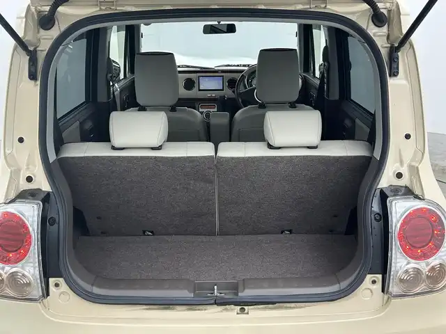 スズキ ラパン X 岡山県 2013(平25)年 7.4万km ミルクティーベージュメタリック メモリーナビ/【Bluetooth/フルセグTV/CD/DVD】/型番:CN-RE05D/スマートキー/プッシュスタート/ビルトインＥＴＣ/キセノンヘッドライト/オートライト/アイドリングストップ/ショコラ専用シート/純正フロアマット/禁煙車/横滑り防止装置/ドアバイザー/取扱説明書/ナビ取扱説明書