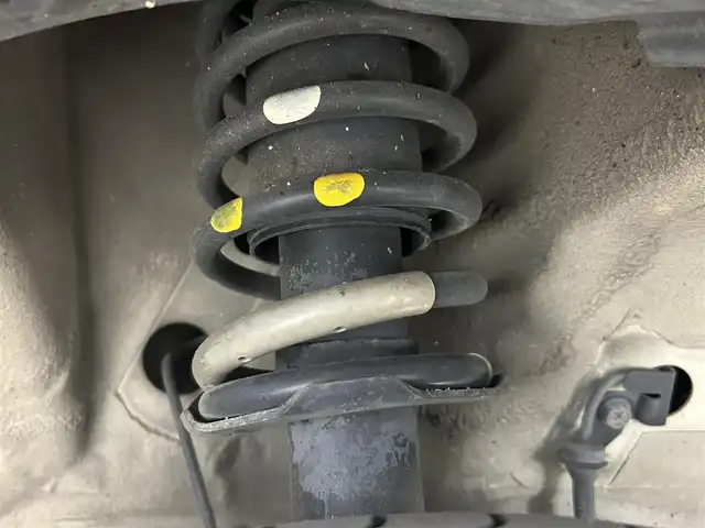 スズキ ラパン X 岡山県 2013(平25)年 7.4万km ミルクティーベージュメタリック メモリーナビ/【Bluetooth/フルセグTV/CD/DVD】/型番:CN-RE05D/スマートキー/プッシュスタート/ビルトインＥＴＣ/キセノンヘッドライト/オートライト/アイドリングストップ/ショコラ専用シート/純正フロアマット/禁煙車/横滑り防止装置/ドアバイザー/取扱説明書/ナビ取扱説明書