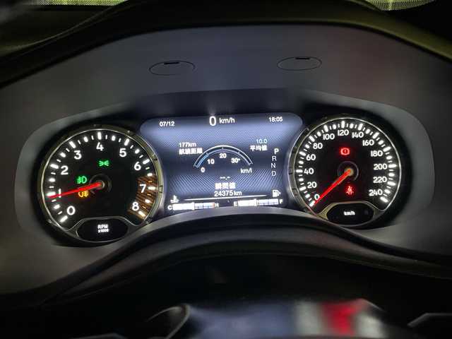 クライスラー・ジープ ジープ レネゲード リミテッド 埼玉県 2020(令2)年 2.5万km ガンＭ サンルーフ/純正ナビ/　　USB/BT/フルセグTV/バックカメラ/クルーズコントロール/LEDオートライト/レザーシート/パワーシート/シートヒーター/ステアリングヒーター/純正17インチAW/プッシュスタート/ETC/禁煙車