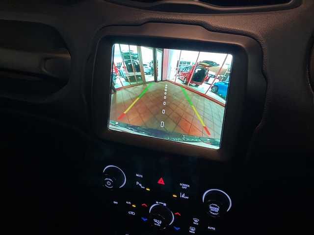 クライスラー・ジープ ジープ レネゲード リミテッド 埼玉県 2020(令2)年 2.5万km ガンＭ サンルーフ/純正ナビ/　　USB/BT/フルセグTV/バックカメラ/クルーズコントロール/LEDオートライト/レザーシート/パワーシート/シートヒーター/ステアリングヒーター/純正17インチAW/プッシュスタート/ETC/禁煙車