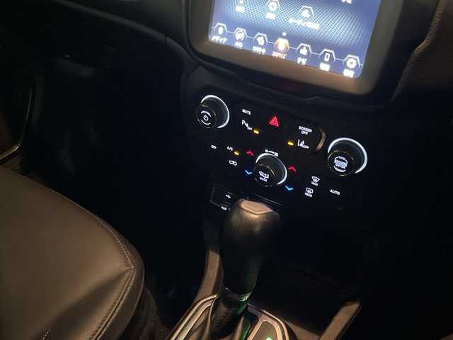 クライスラー・ジープ ジープ レネゲード リミテッド 埼玉県 2020(令2)年 2.5万km ガンＭ サンルーフ/純正ナビ/　　USB/BT/フルセグTV/バックカメラ/クルーズコントロール/LEDオートライト/レザーシート/パワーシート/シートヒーター/ステアリングヒーター/純正17インチAW/プッシュスタート/ETC/禁煙車