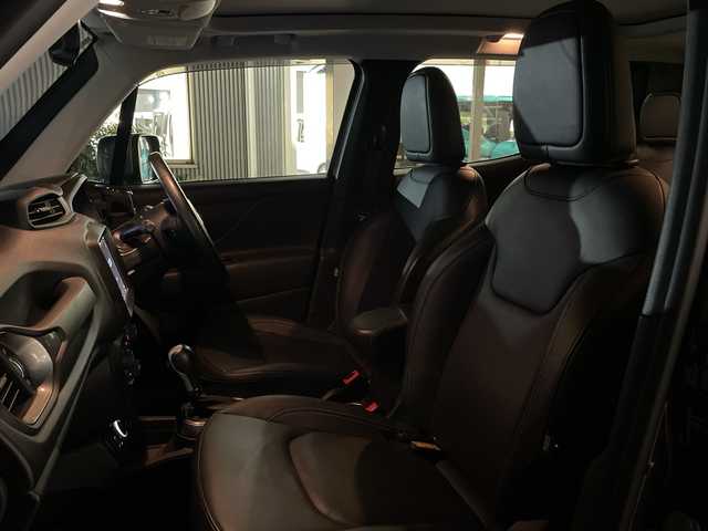 クライスラー・ジープ ジープ レネゲード リミテッド 埼玉県 2020(令2)年 2.5万km ガンＭ サンルーフ/純正ナビ/　　USB/BT/フルセグTV/バックカメラ/クルーズコントロール/LEDオートライト/レザーシート/パワーシート/シートヒーター/ステアリングヒーター/純正17インチAW/プッシュスタート/ETC/禁煙車