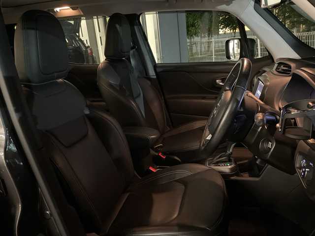 クライスラー・ジープ ジープ レネゲード リミテッド 埼玉県 2020(令2)年 2.5万km ガンＭ サンルーフ/純正ナビ/　　USB/BT/フルセグTV/バックカメラ/クルーズコントロール/LEDオートライト/レザーシート/パワーシート/シートヒーター/ステアリングヒーター/純正17インチAW/プッシュスタート/ETC/禁煙車