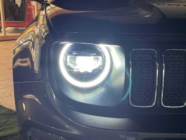 クライスラー・ジープ ジープ レネゲード リミテッド 埼玉県 2020(令2)年 2.5万km ガンＭ サンルーフ/純正ナビ/　　USB/BT/フルセグTV/バックカメラ/クルーズコントロール/LEDオートライト/レザーシート/パワーシート/シートヒーター/ステアリングヒーター/純正17インチAW/プッシュスタート/ETC/禁煙車