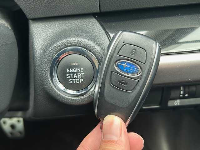 スバル レガシィ Ｂ４ リミテッド 富山県 2015(平27)年 6.6万km クリスタルホワイトP ワンオーナー/レザーシート/スマートキー×２/純正Pnasonic製メモリーナビ(CN-LR800D)/DVD/MSV/BT/フルセグTV/バックカメラ/ETC/前席パワーシート/シートメモリー/前席シートヒーター/LEDヘッドライト/フォグ/バクフォグ/純正17インチAW/電格ウィンカーミラー/レーダークルコン/衝突安全ブレーキ/レーンキープアシスト/プッシュスタート/電動Pブレーキ/皮巻きステアリング/ステアリングスイッチ/横滑り防止装置/アイドリングストップ/保証書・取説