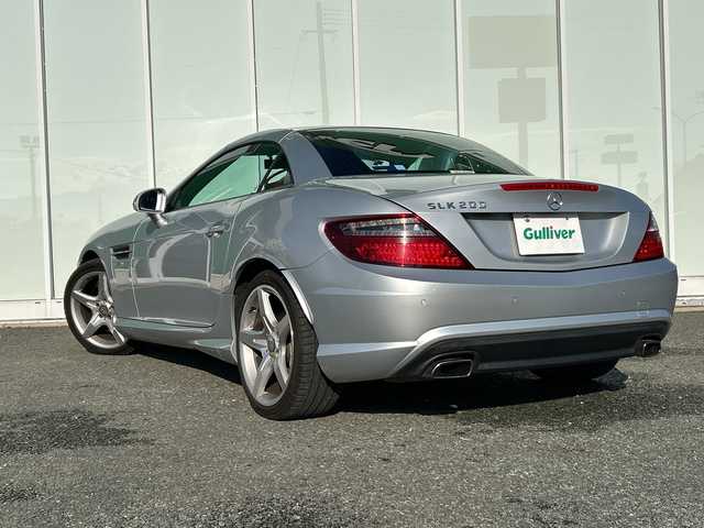 メルセデス・ベンツ ＳＬＫ２００ 福岡県 2014(平26)年 7.5万km シルバー ガラスルーフ/純正ナビ（フルセグテレビ/Bluetooth/CD）/クルーズコントロール/LEDヘッドライト/オートライト/革シート/シートヒーター/パワーシート/純正18インチアルミホイール/ステアリングスイッチ/USBポート/横滑り防止装置/盗難防止装置/コーナーセンサー/スマートキー/ETC/ドライブレコーダー（前方のみ）/保証書/取扱説明書