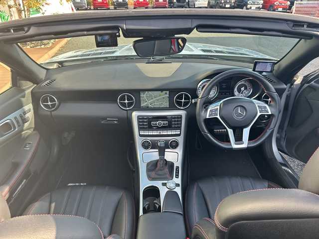 メルセデス・ベンツ ＳＬＫ２００ 福岡県 2014(平26)年 7.5万km シルバー ガラスルーフ/純正ナビ（フルセグテレビ/Bluetooth/CD）/クルーズコントロール/LEDヘッドライト/オートライト/革シート/シートヒーター/パワーシート/純正18インチアルミホイール/ステアリングスイッチ/USBポート/横滑り防止装置/盗難防止装置/コーナーセンサー/スマートキー/ETC/ドライブレコーダー（前方のみ）/保証書/取扱説明書