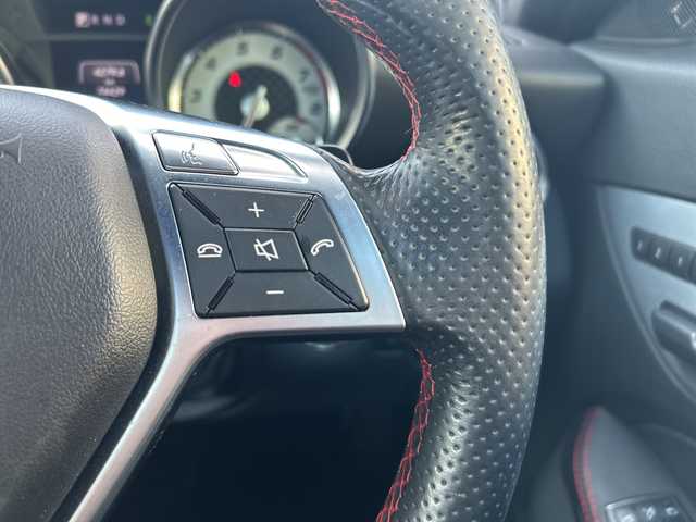 メルセデス・ベンツ ＳＬＫ２００ 福岡県 2014(平26)年 7.5万km シルバー ガラスルーフ/純正ナビ（フルセグテレビ/Bluetooth/CD）/クルーズコントロール/LEDヘッドライト/オートライト/革シート/シートヒーター/パワーシート/純正18インチアルミホイール/ステアリングスイッチ/USBポート/横滑り防止装置/盗難防止装置/コーナーセンサー/スマートキー/ETC/ドライブレコーダー（前方のみ）/保証書/取扱説明書