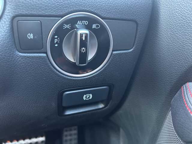 メルセデス・ベンツ ＳＬＫ２００ 福岡県 2014(平26)年 7.5万km シルバー ガラスルーフ/純正ナビ（フルセグテレビ/Bluetooth/CD）/クルーズコントロール/LEDヘッドライト/オートライト/革シート/シートヒーター/パワーシート/純正18インチアルミホイール/ステアリングスイッチ/USBポート/横滑り防止装置/盗難防止装置/コーナーセンサー/スマートキー/ETC/ドライブレコーダー（前方のみ）/保証書/取扱説明書