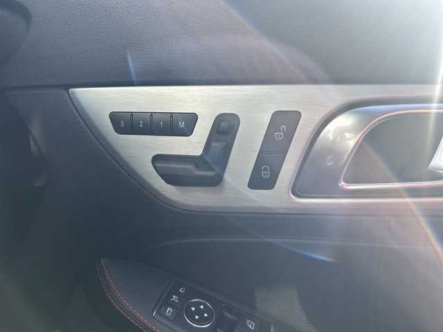 メルセデス・ベンツ ＳＬＫ２００ 福岡県 2014(平26)年 7.5万km シルバー ガラスルーフ/純正ナビ（フルセグテレビ/Bluetooth/CD）/クルーズコントロール/LEDヘッドライト/オートライト/革シート/シートヒーター/パワーシート/純正18インチアルミホイール/ステアリングスイッチ/USBポート/横滑り防止装置/盗難防止装置/コーナーセンサー/スマートキー/ETC/ドライブレコーダー（前方のみ）/保証書/取扱説明書