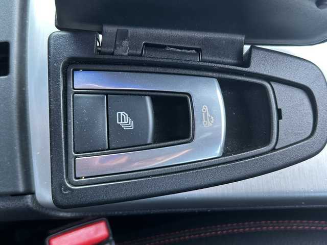 メルセデス・ベンツ ＳＬＫ２００ 福岡県 2014(平26)年 7.5万km シルバー ガラスルーフ/純正ナビ（フルセグテレビ/Bluetooth/CD）/クルーズコントロール/LEDヘッドライト/オートライト/革シート/シートヒーター/パワーシート/純正18インチアルミホイール/ステアリングスイッチ/USBポート/横滑り防止装置/盗難防止装置/コーナーセンサー/スマートキー/ETC/ドライブレコーダー（前方のみ）/保証書/取扱説明書